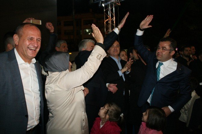 Ak Parti Düzce’de Seçim Zaferini Kutladı