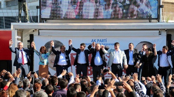 Antalya’da Çavuşoğlu’na Coşkulu Karşılama