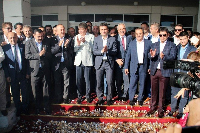 Antalya’da Çavuşoğlu’na Coşkulu Karşılama
