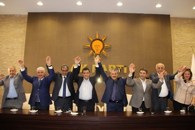 Ak Parti Hatay Milletvekilleri İskenderun İlçe Teşkilatını Ziyaret Ettiler