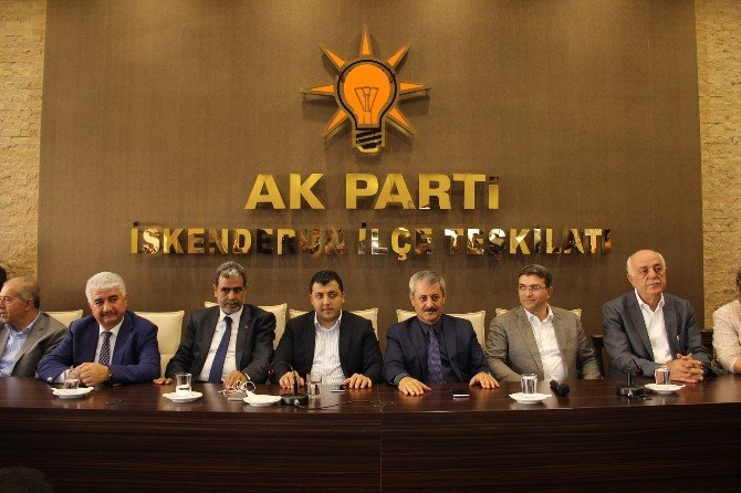 Ak Parti Hatay Milletvekilleri İskenderun İlçe Teşkilatını Ziyaret Ettiler