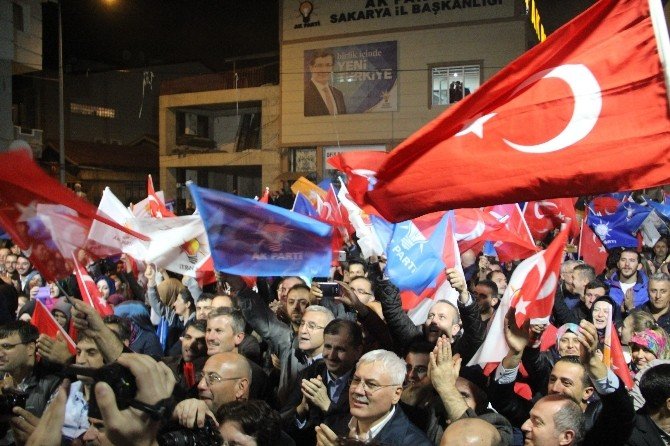 Sakarya’da Seçim Sonuçları Ak Partilileri Sokağa Döktü