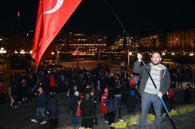 Stockholm’deki Ak Partililer Zaferlerini Kutladılar