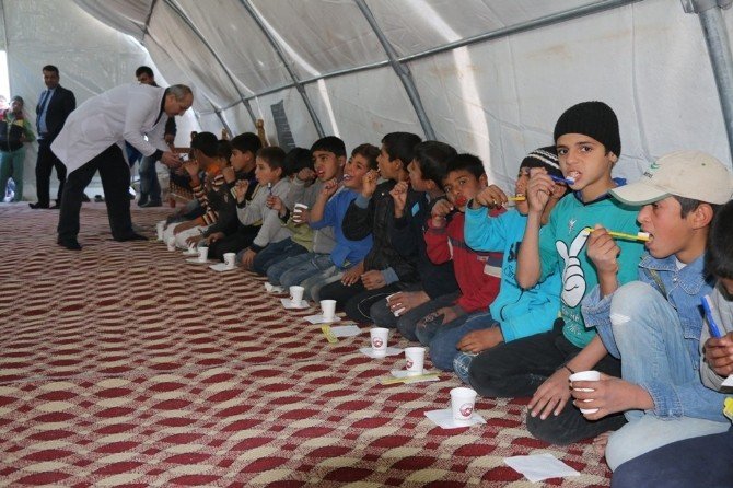 Suriyeli 650 Çocuk Diş Taramasından Geçirildi