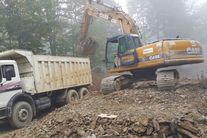 Akçakoca’da Orman Yolunda Üst Yapı Çalışmaları Tamamlandı