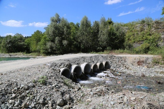 Sapanca Belediyesi Ekipleri Mesafe Tanımadan Hizmete Devam Ediyor