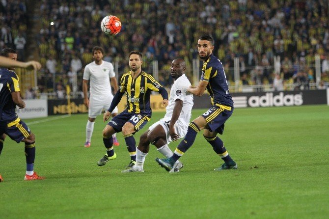 Akhisar’da 3 Futbolcu İle Yollar Ayrıldı