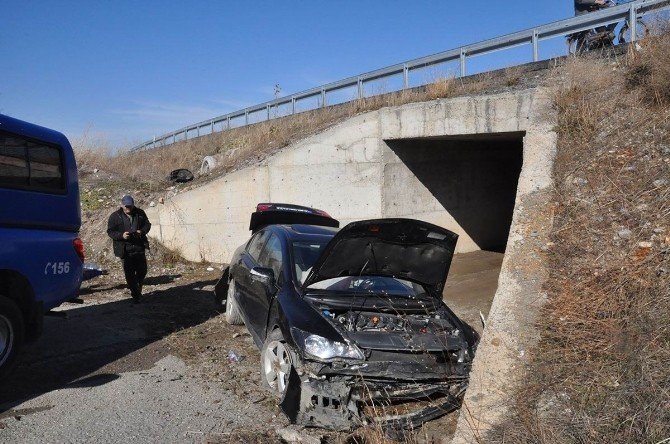 Akşehir’de Otomobil Şarampole Yuvarlandı: Dört Yaralı