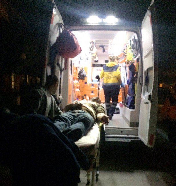 Hastanede Keserli, Bıçaklı Kavga: 6 Yaralı