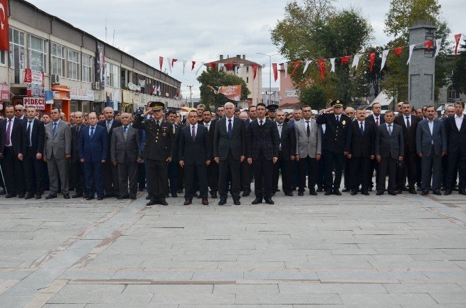 Alaçam’da Çelenk Koyma Töreni