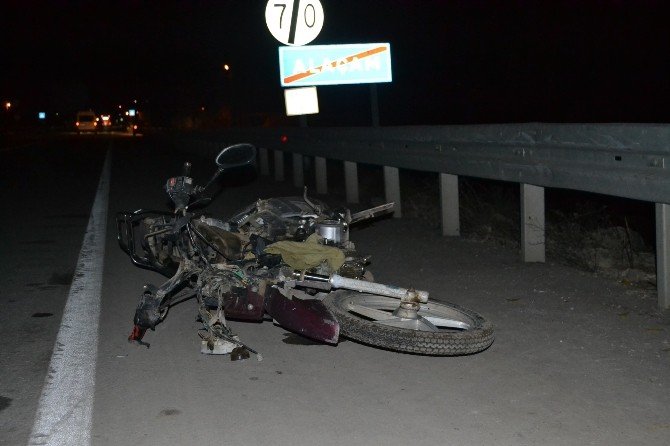 Otomobil Motosiklete Çarptı: 1 Ölü