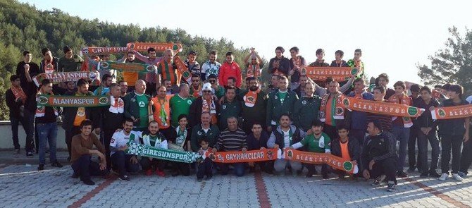 Maçtan Önce Dostluk Kazandı