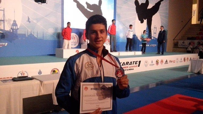 Yalovalı Karateci 10. Uluslararası İstanbul Open Karate Turnuvası’nda Şampiyon Oldu