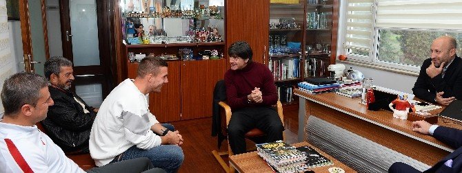 Löw: “Podolskı’nın Galatasaray Tercihi Doğru”