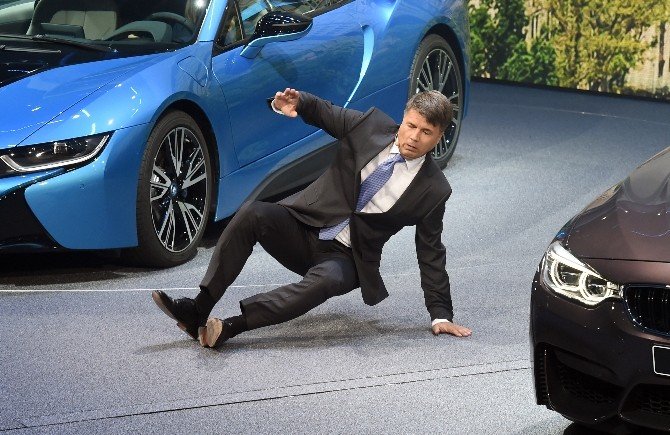 Bmw Ceo’su Bir Anda Kendini Yerde Buldu