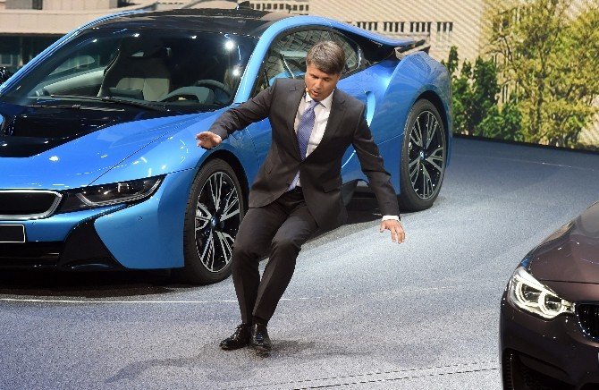 Bmw Ceo’su Bir Anda Kendini Yerde Buldu