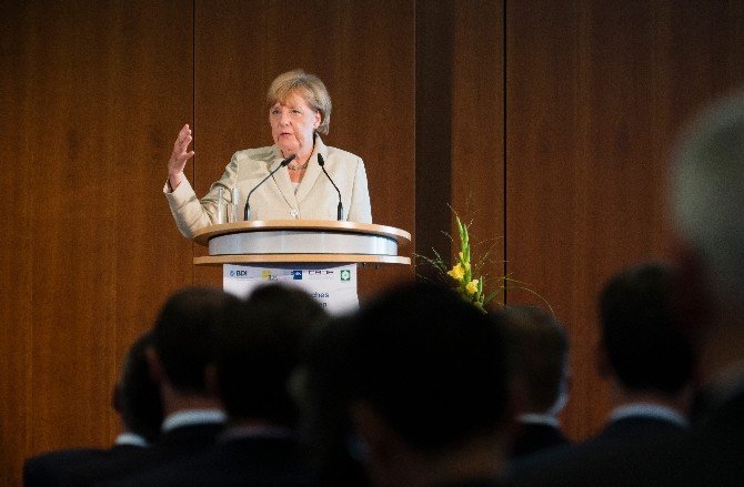 Merkel: “Suriyelilerin Mülteci Statüsü Alma Şansı Yüksek”