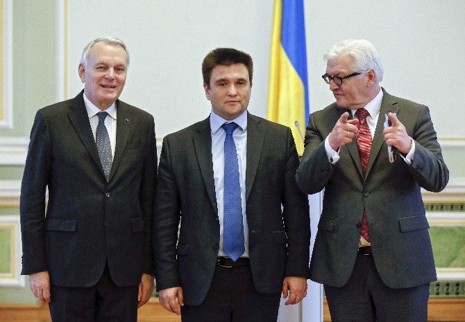 Steınmeıer: "Avrupa, Ukrayna’daki Fırtınaya Benzeyen Siyasi Durum Karşısında Endişeli"