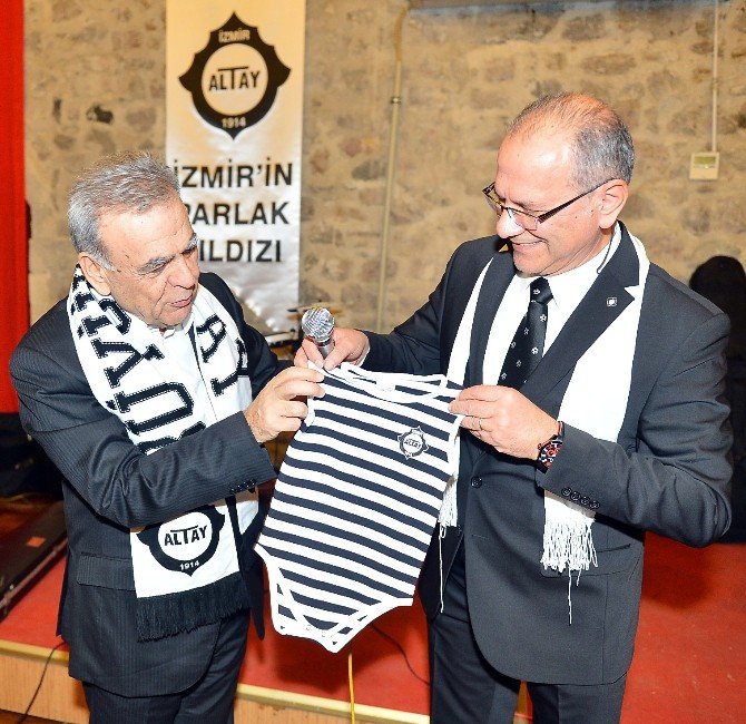 İzmir’de “Siyah-beyaz” Gece