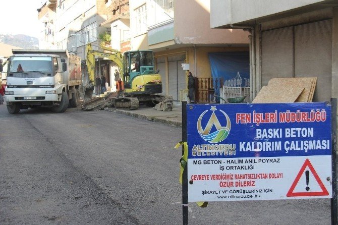 Altınordu’da Baskı Beton Kaldırım Çalışmaları