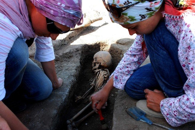 Oluz Höyük’te 8 Yılda Bin Eser Bulundu