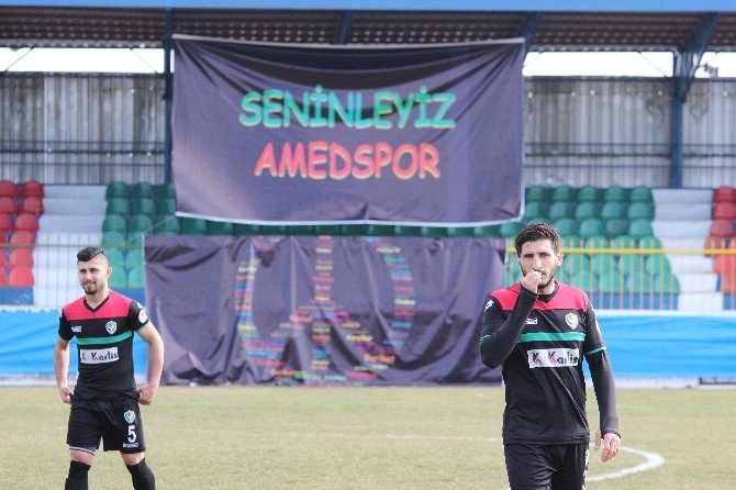 Amedspor’dan ’Çocuklar Ölmesin Maça Gelsin’ Pankartı
