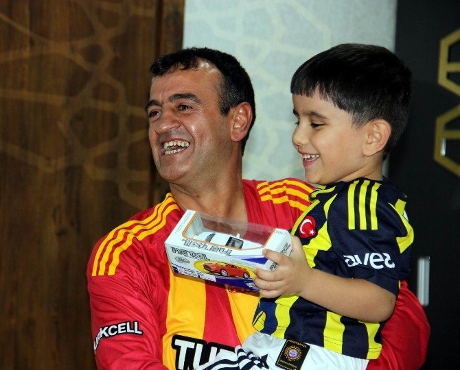 Amigo Recai’ye Tokat Attı, Barıştı