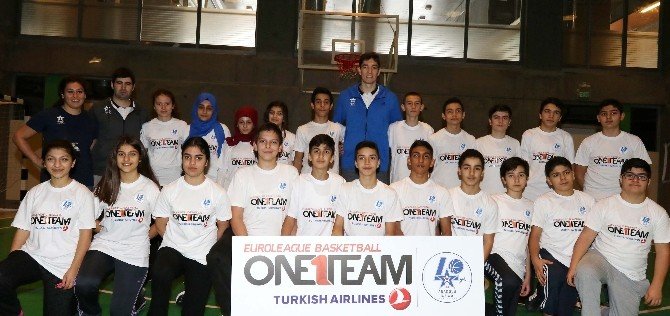 Anadolu Efes, "One Team" Projesi’nde Öğrencilerin Gelecek Planlarına Yön Verdi