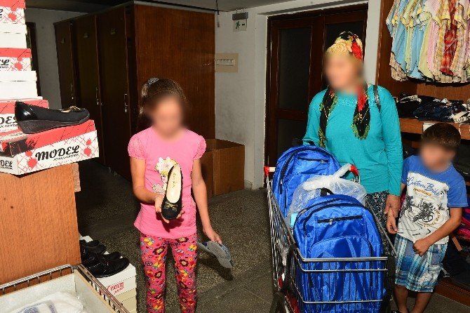 Büyükşehir’in Giysi Yardım Merkezi’nden 800 Yoksul Aile Yararlanıyor