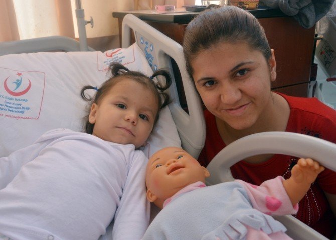 Minik Nur Artık Yürüyebilecek