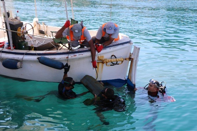 Antalya Yat Limanı’nda Deniz Temizliği