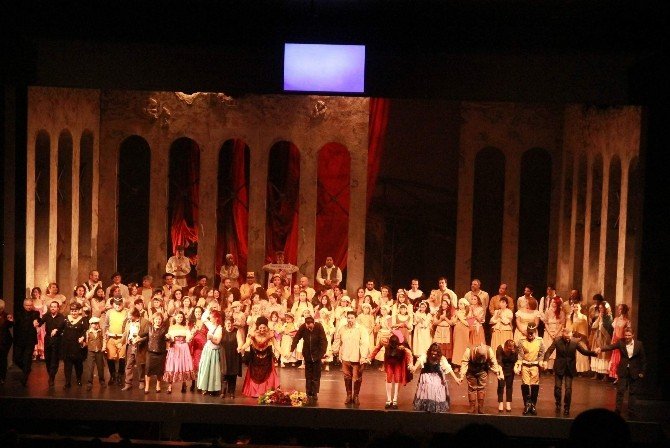 ’Carmen’ Operasının Prömiyeri Kapalı Gişe Oynadı