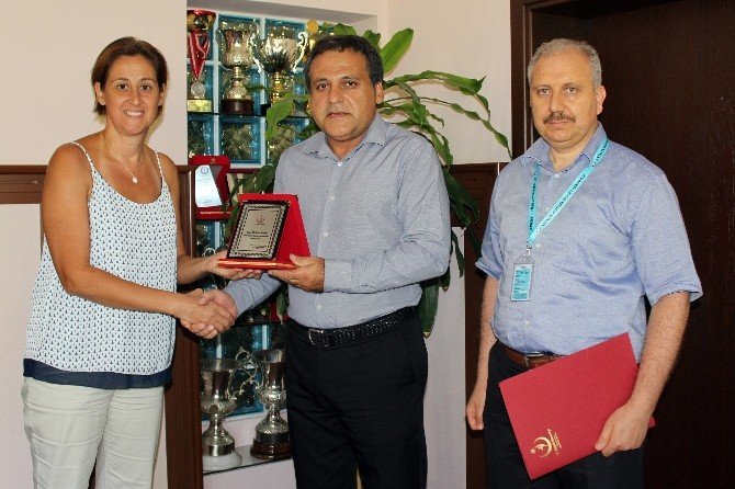 Pilot Eşi Kanserden Ölen Kadın, Hastaneye 4 Diyaliz Cihazı Bağışladı