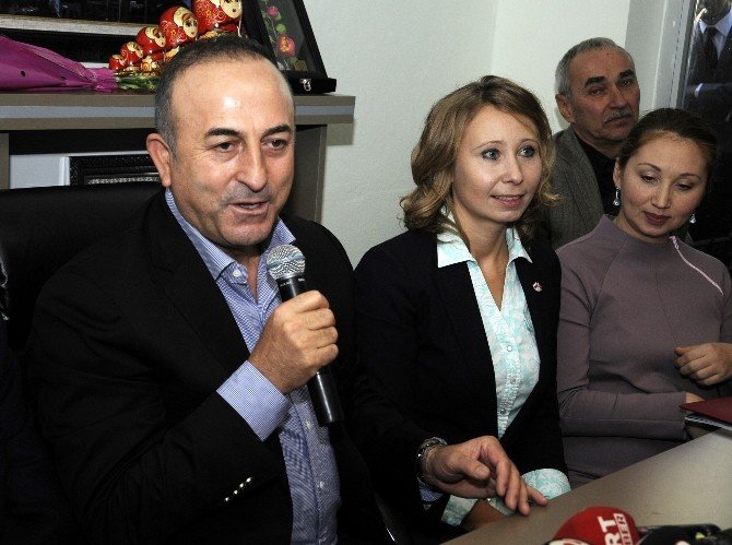 Bakan Çavuşoğlu, Antalya’da Yaşayan Rus Vatandaşlarla Buluştu