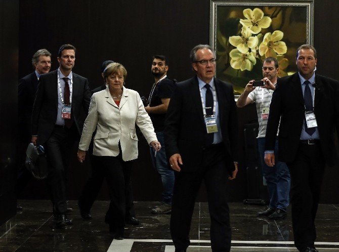 Antalya’da Abe Ve Merkel Görüştü