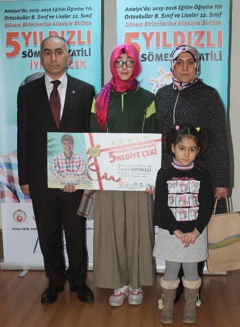 Antalya’da Okul Birincilerine ’5 Yıldızlı’ Ödül