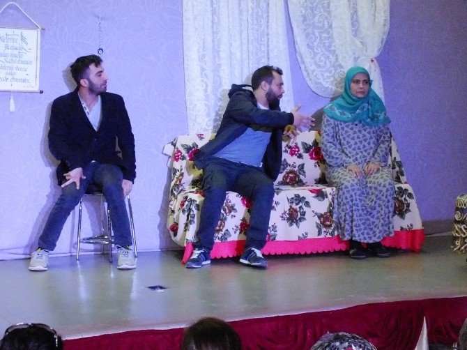 Serik’te “Karar Senin İlk Namaz” Tiyatro Oyunu Sahnelendi