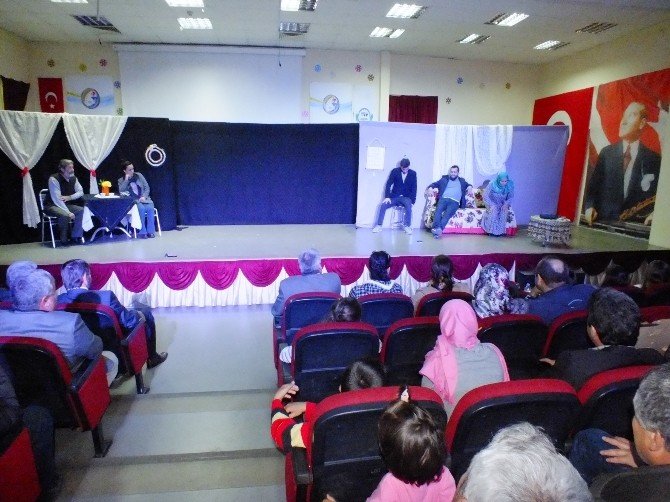 Serik’te “Karar Senin İlk Namaz” Tiyatro Oyunu Sahnelendi