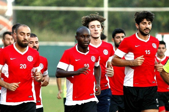 Yusuf Şimşek: "Yönetim İstediğim Bütün Transferleri Yaptı"