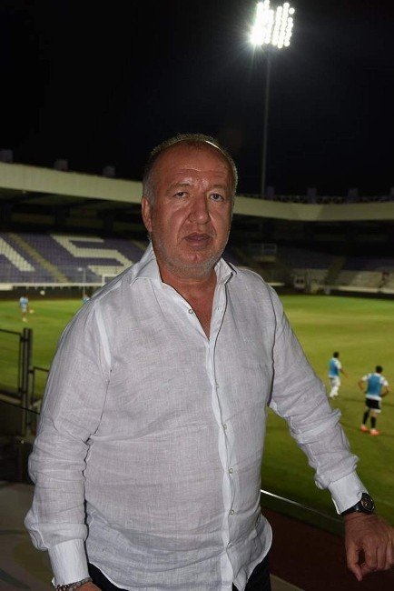 Antalyaspor Halil Fidan İçin Sahaya Siyah Tişört Ve “Kalbimizdesin” Pankartı İle Çıktı
