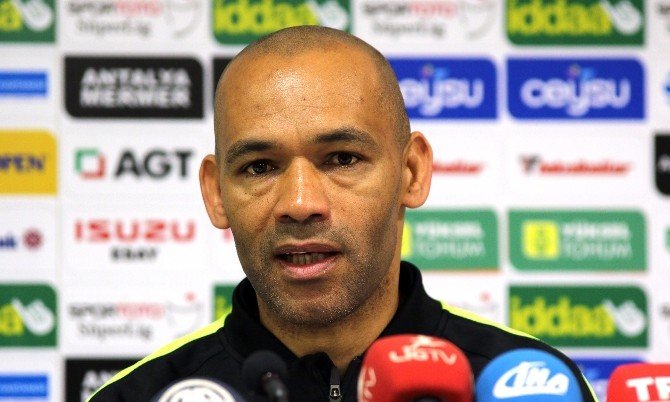 Morais: "Takımımdan Memnunum"