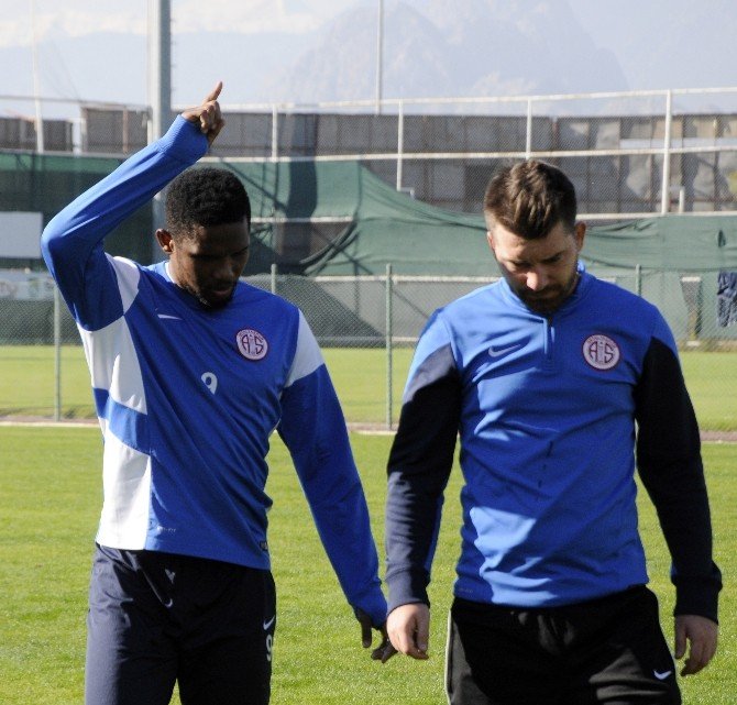 Eto’o Antrenör Gibi
