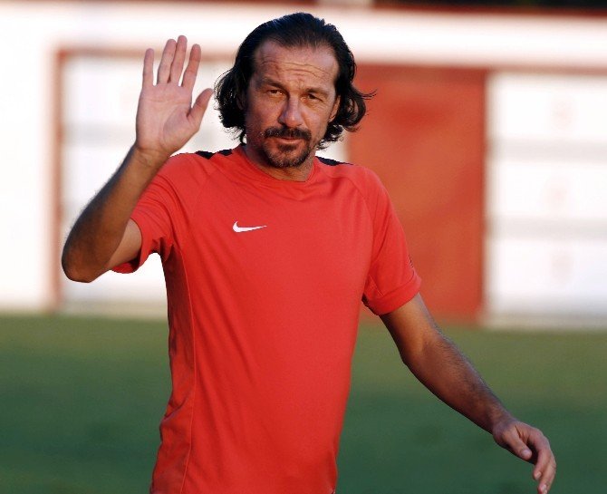 Antalyaspor’da Yusuf Şimşek İle Yollar Ayrıldı