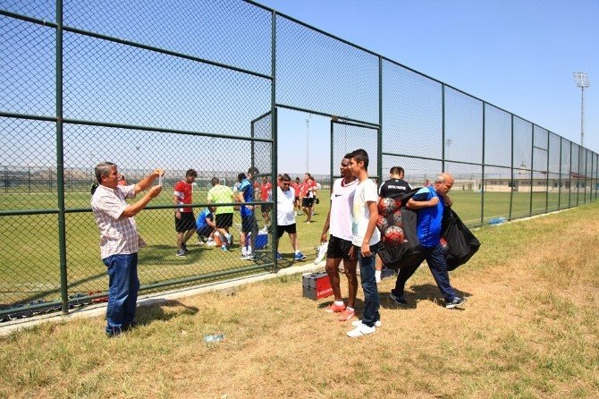 Eto’o’yu Görmek İsteyenler Antrenmana Akın Etti