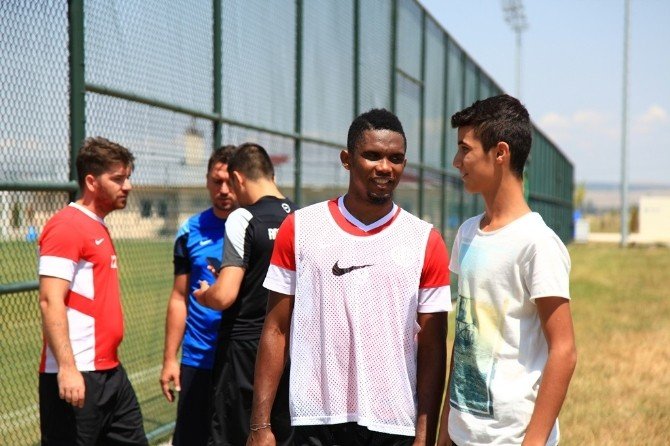 Eto’o’yu Görmek İsteyenler Antrenmana Akın Etti