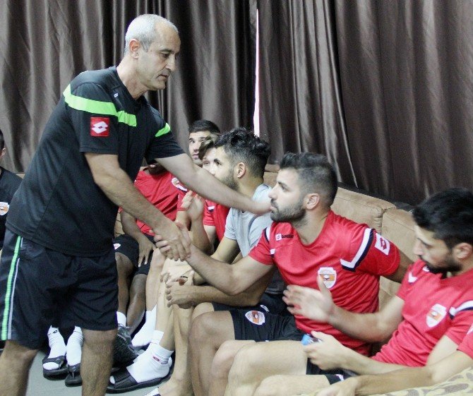Adanaspor’da Teknik Ekip Ve Futbolcular Bayramlaştı
