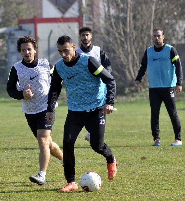 İnegölspor Sıkıntılı Günleri Geride Bırakmak İstiyor