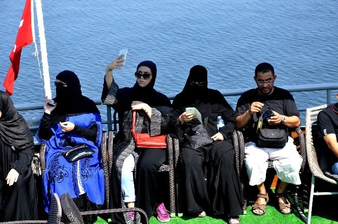 Arap Turistler Giresun Adası’nda