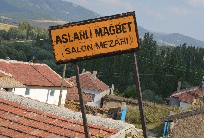 Aslanlı Mabet’i Yıllardır ‘Aslanlar’ Gibi Korumaya Çalışıyor