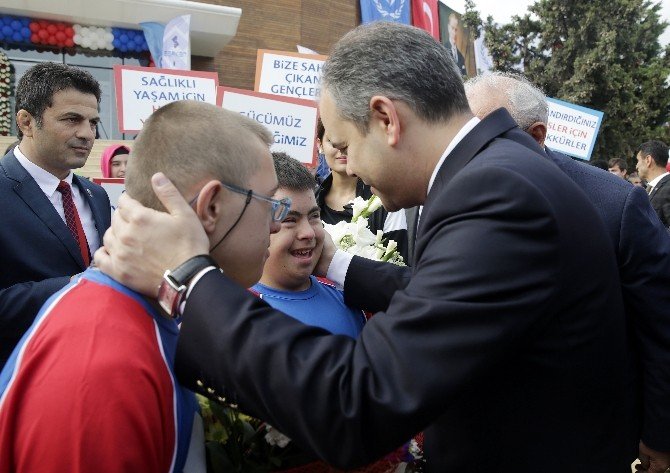 Bakan Kılıç, Atakum Olimpik Yüzme Havuzu’nu Açtı